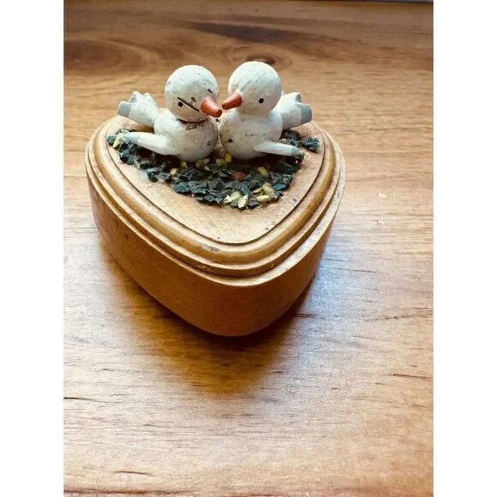 Vintage Small Wooden Love birds Ring Box Heart Shaped Birds Love‎ Dove Lid